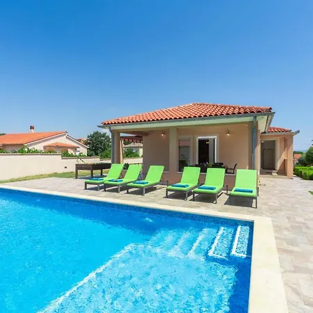 Amalee By * Ližnjan