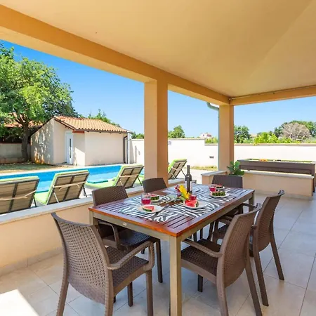 Villa Amalee By Ližnjan