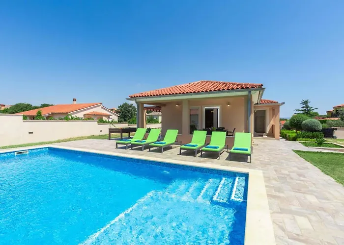 Amalee By * Ližnjan